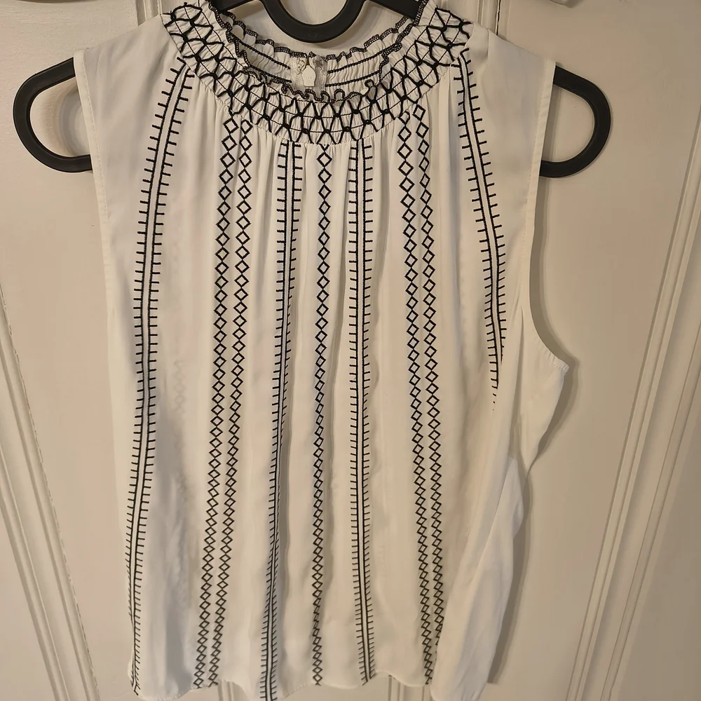 White House Black Market Geometric Embroidered Blouse - Picture 1 of 3